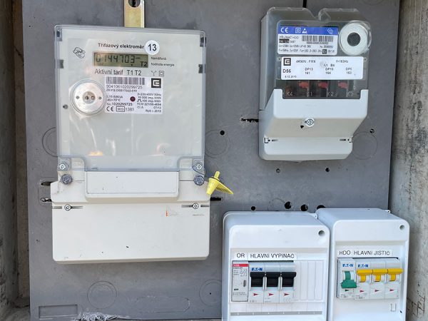 fve-baterie-nabijecka-elektromobilu-ohrev-vody-reference_04